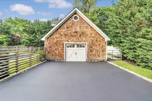 7 Halsey Ave, East Quogue, NY 11942 - Photo 4
