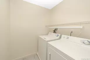21 Virginia Pine Ln, Bay Shore, NY 11706 - Photo 22