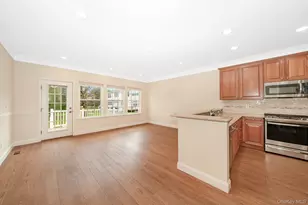 21 Virginia Pine Ln, Bay Shore, NY 11706 - Photo 4