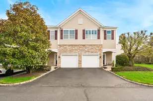 21 Virginia Pine Ln, Bay Shore, NY 11706 - Photo 2