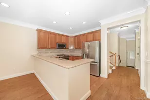 21 Virginia Pine Ln, Bay Shore, NY 11706 - Photo 8