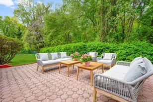 23 Round Hill Rd, Scarsdale, NY 10583 - Photo 28