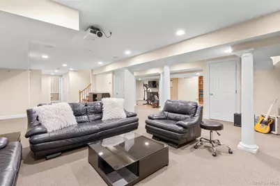 23 Round Hill Road, Scarsdale, NY 10583 - Photo 24