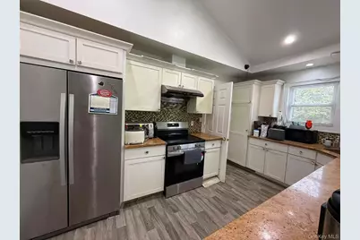 243 Jackson Ave, Syosset, NY 11791 - Photo 16