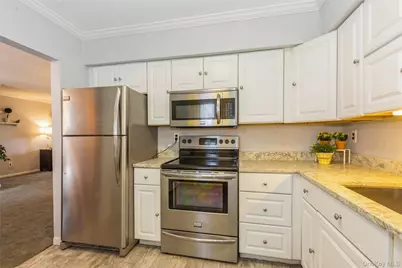 655 Middle Country Road #4F1, Coram, NY 11727 - Photo 8