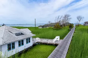 106 W Walk, Bay Shore, NY 11706 - Photo 2