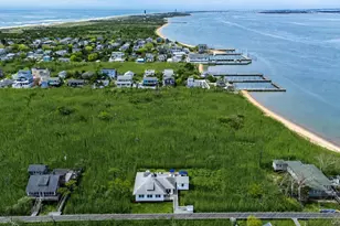 106 W Walk, Bay Shore, NY 11706 - Photo 4