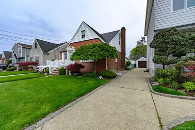 238 James Street, Franklin Square, NY 11010 - Photo 4