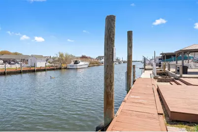 228 W Riviera Drive, Lindenhurst, NY 11757 - Photo 20