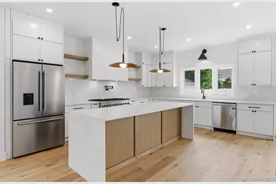 3690 Lufberry Avenue, Wantagh, NY 11793 - Photo 12