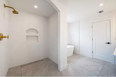3690 Lufberry Avenue, Wantagh, NY 11793 - Photo 40