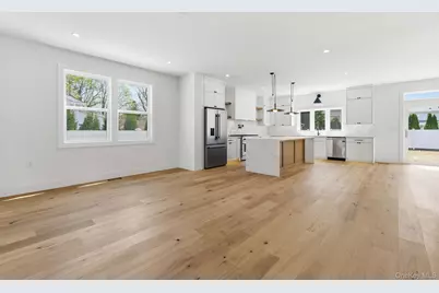 3690 Lufberry Avenue, Wantagh, NY 11793 - Photo 12