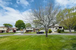 10 Evelyn Dr, Bethpage, NY 11714 - Photo 30
