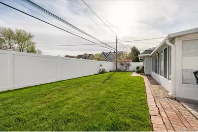253 Blacksmith Road S, Levittown, NY 11756 - Photo 26