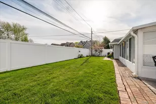 253 Blacksmith Rd S, Levittown, NY 11756 - Photo 26
