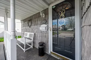 253 Blacksmith Rd S, Levittown, NY 11756 - Photo 2