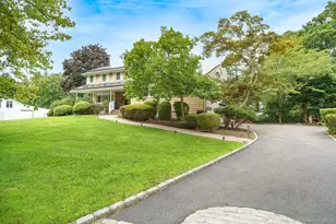 2 Village Dr W, Dix Hills, NY 11746 - Photo 4