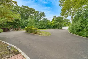 2 Village Dr W, Dix Hills, NY 11746 - Photo 38