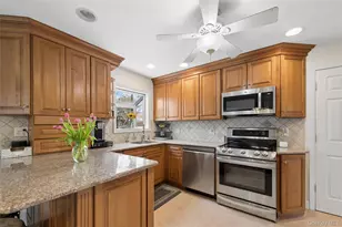 275 Violet St, Massapequa Park, NY 11762 - Photo 10