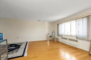 2056 Illona Ln, Merrick, NY 11566 - Photo 2