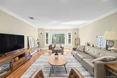31 Edgemere Drive, Searingtown, NY 11507 - Photo 2