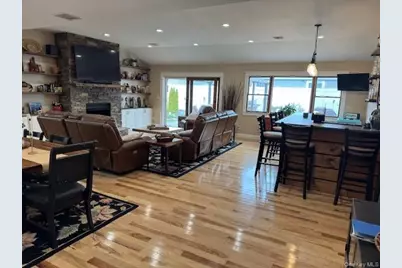 1917 Jackson Avenue, West Islip, NY 11795 - Photo 12