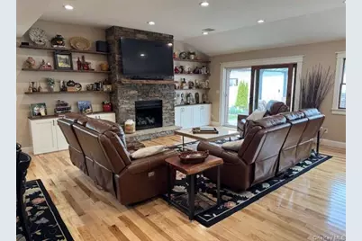 1917 Jackson Avenue, West Islip, NY 11795 - Photo 14
