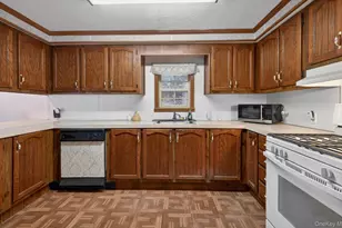 638 Fresh Pond Ave, Calverton, NY 11933 - Photo 8