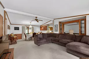 638 Fresh Pond Ave, Calverton, NY 11933 - Photo 4