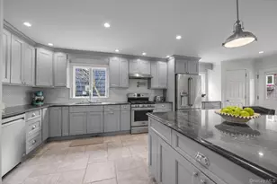 33 Poplar Pl, Port Washington, NY 11050 - Photo 10