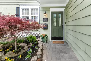 3 Duke Pl, Glen Cove, NY 11542 - Photo 2