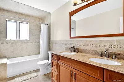 11 Bonnie Lynn Court, Roslyn, NY 11576 - Photo 18
