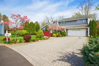 11 Bonnie Lynn Court, Roslyn, NY 11576 - Photo 2