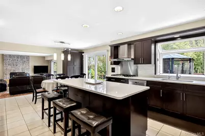11 Bonnie Lynn Court, Roslyn, NY 11576 - Photo 12
