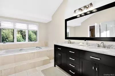 11 Bonnie Lynn Court, Roslyn, NY 11576 - Photo 14