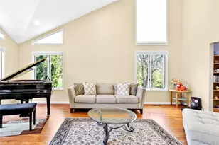 11 Bonnie Lynn Ct, Roslyn, NY 11576 - Photo 4
