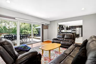 11 Bonnie Lynn Court, Roslyn, NY 11576 - Photo 6