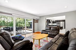 11 Bonnie Lynn Ct, Roslyn, NY 11576 - Photo 6