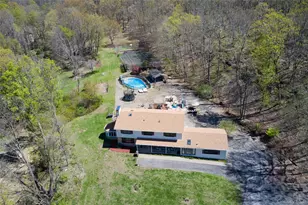 32 Cole Rd, Pleasant Valley, NY 12569 - Photo 2