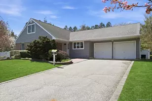 31 Chelsea Dr, Syosset, NY 11791 - Photo 2