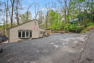 9 Wildwood Dr, Greenwood Lake, NY 10925 - Photo 2