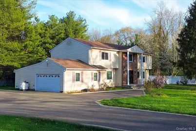 2 Vanderbilt Parkway, Dix Hills, NY 11746 - Photo 4
