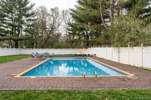 2 Vanderbilt Pkwy, Dix Hills, NY 11746 - Photo 44