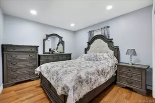 2 Vanderbilt Pkwy, Dix Hills, NY 11746 - Photo 16