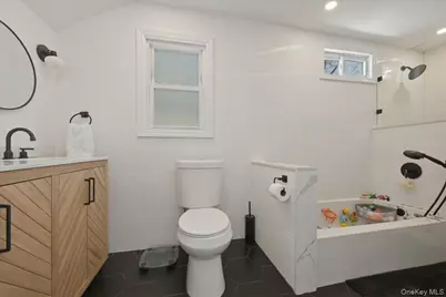 450 Linden Street, West Hempstead, NY 11552 - Photo 16