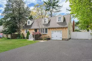 118 Foster Rd, Ronkonkoma, NY 11779 - Photo 2