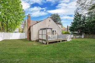 118 Foster Rd, Ronkonkoma, NY 11779 - Photo 26