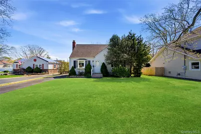 6 Central Avenue, Amityville, NY 11701 - Photo 4