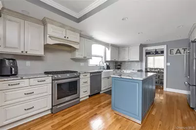 5 Lloyd Avenue, Lynbrook, NY 11563 - Photo 8