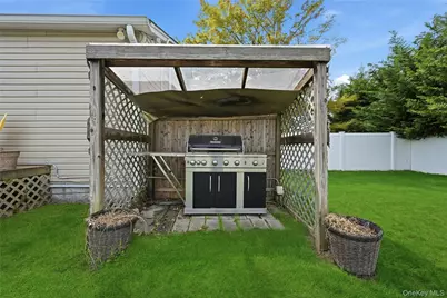 27 Halsey Street, Islandia, NY 11749 - Photo 32